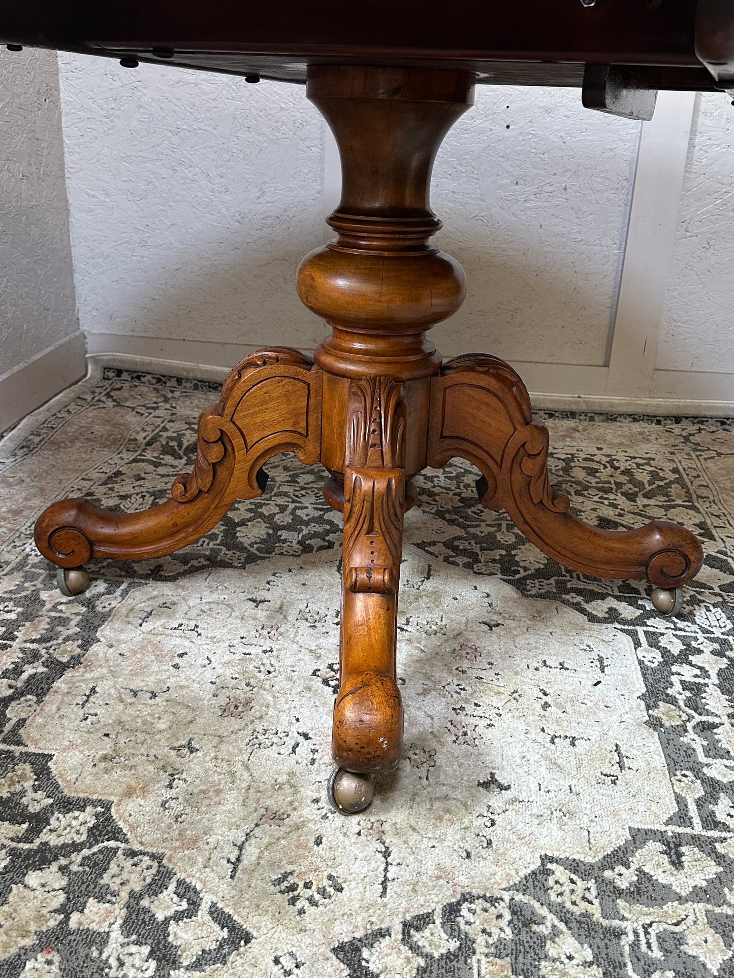 Victorian mahogan breakfast table