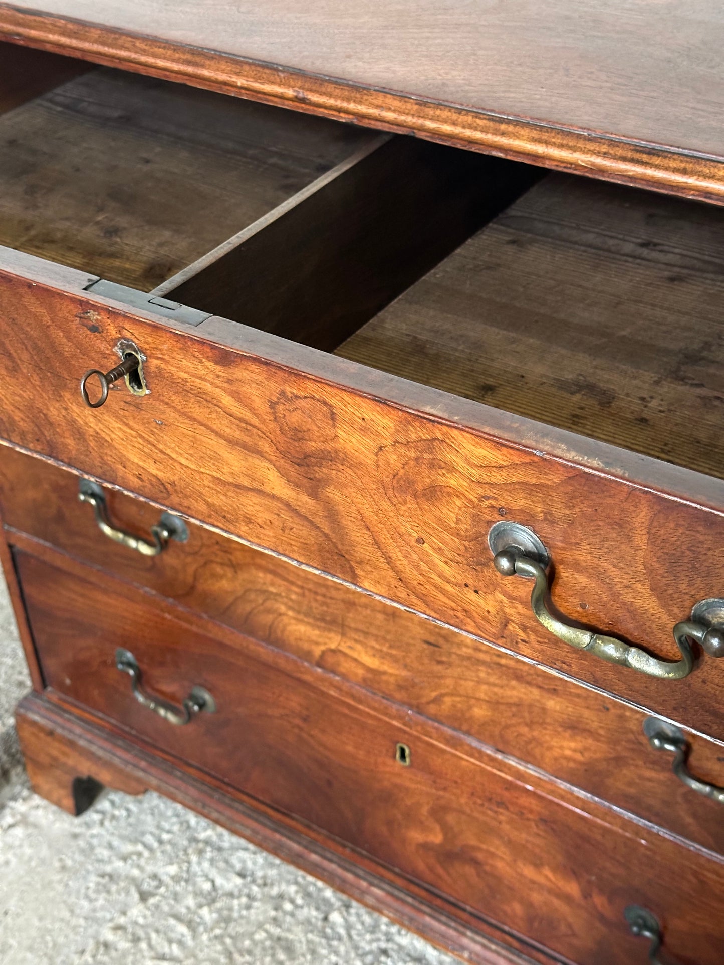 Georgian Chest of Drawers