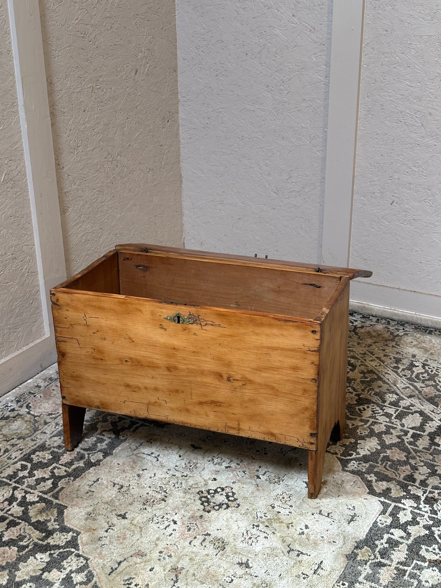 Irish Pine Trunk 1820-1840