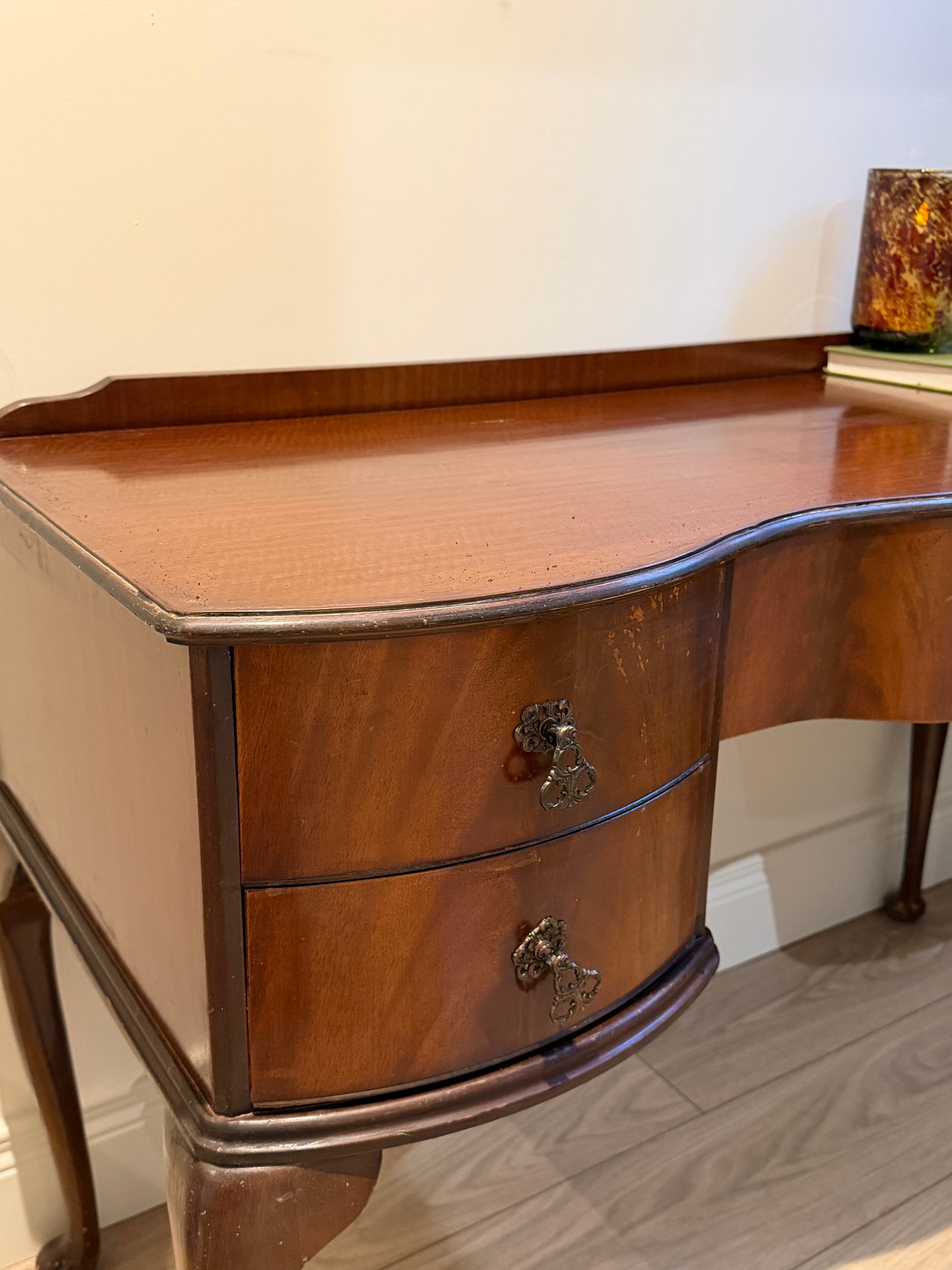 Queen Style Console Table
