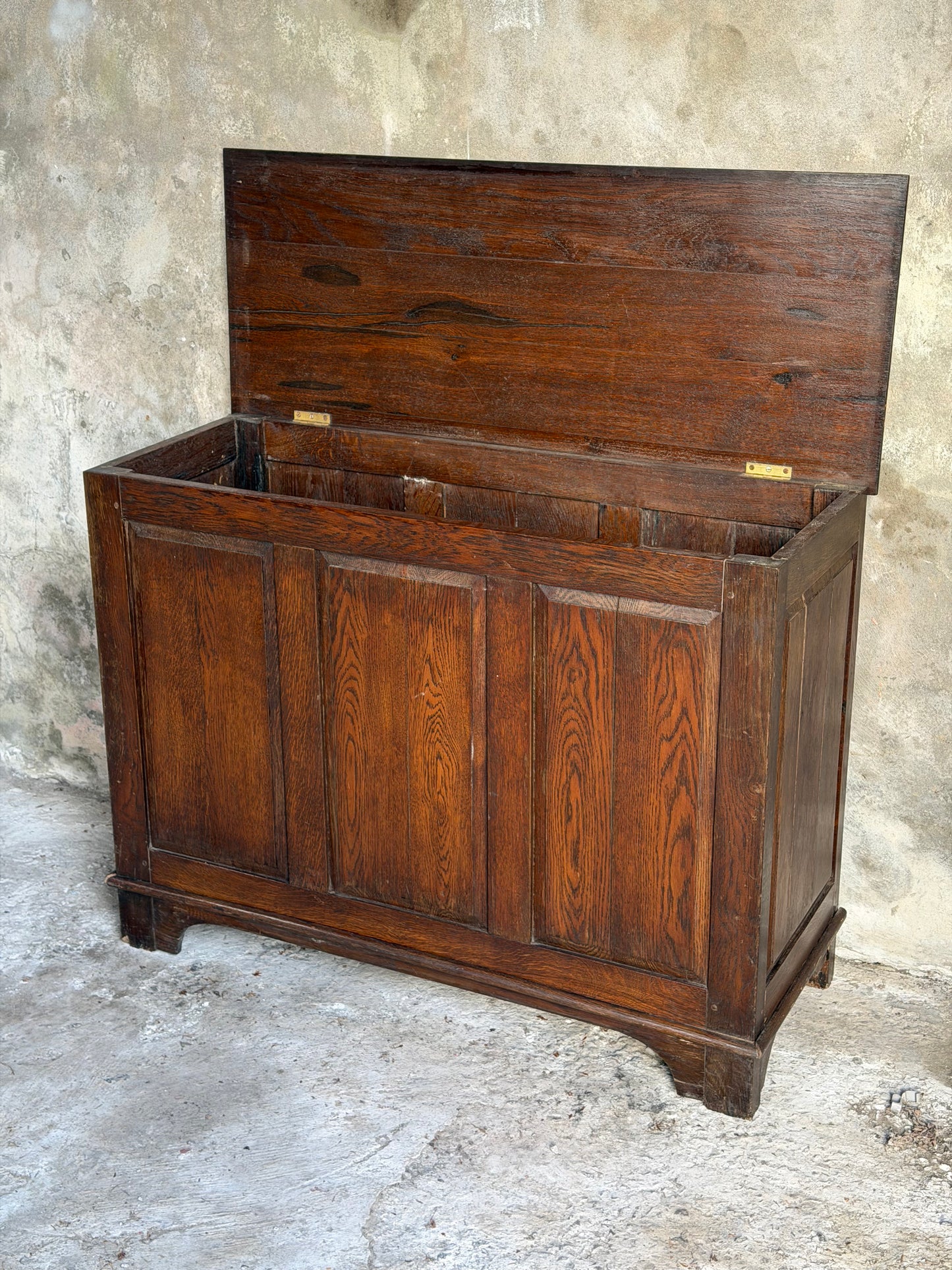 Victorian Oak Coffee