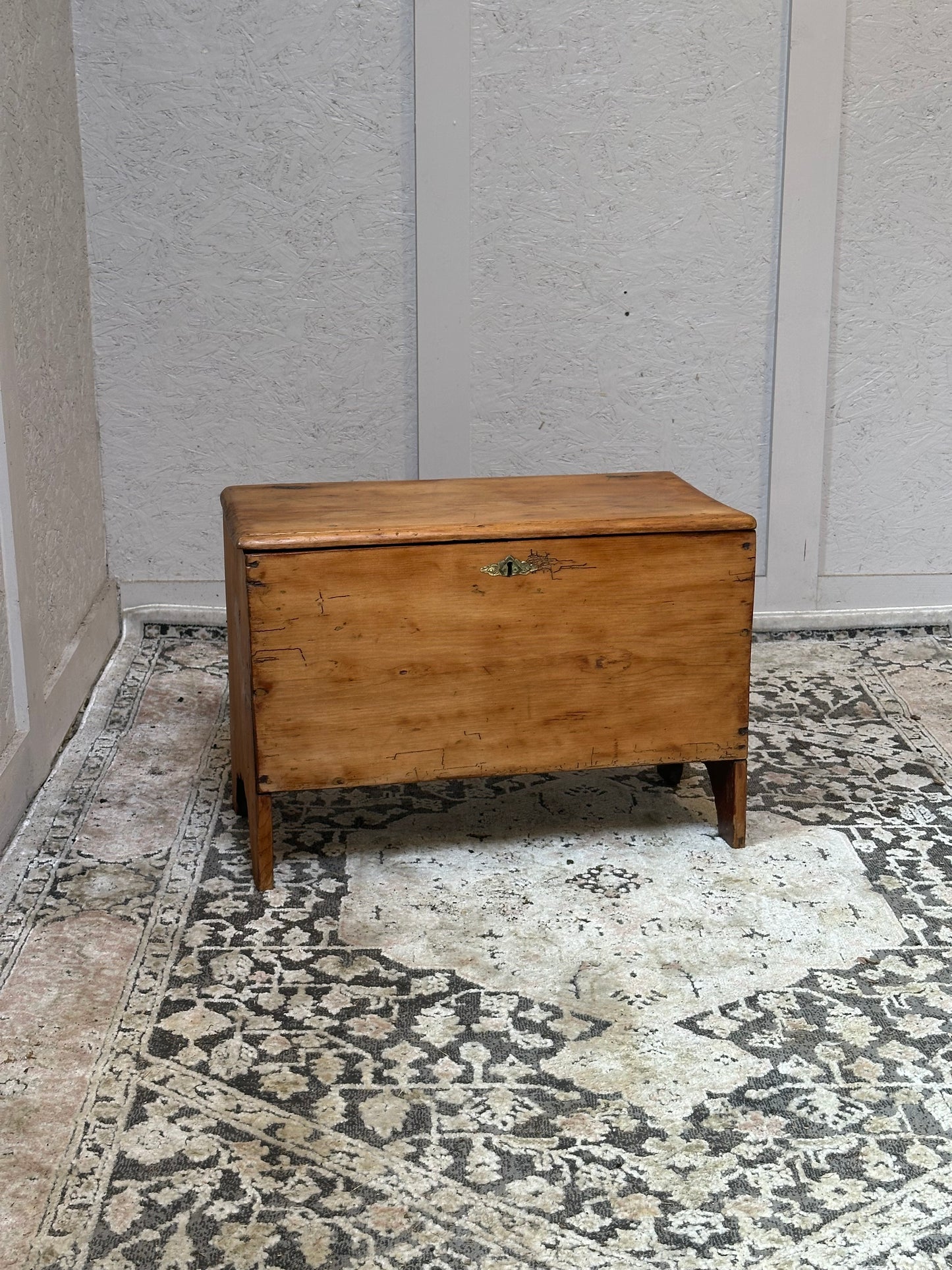 Irish Pine Trunk 1820-1840