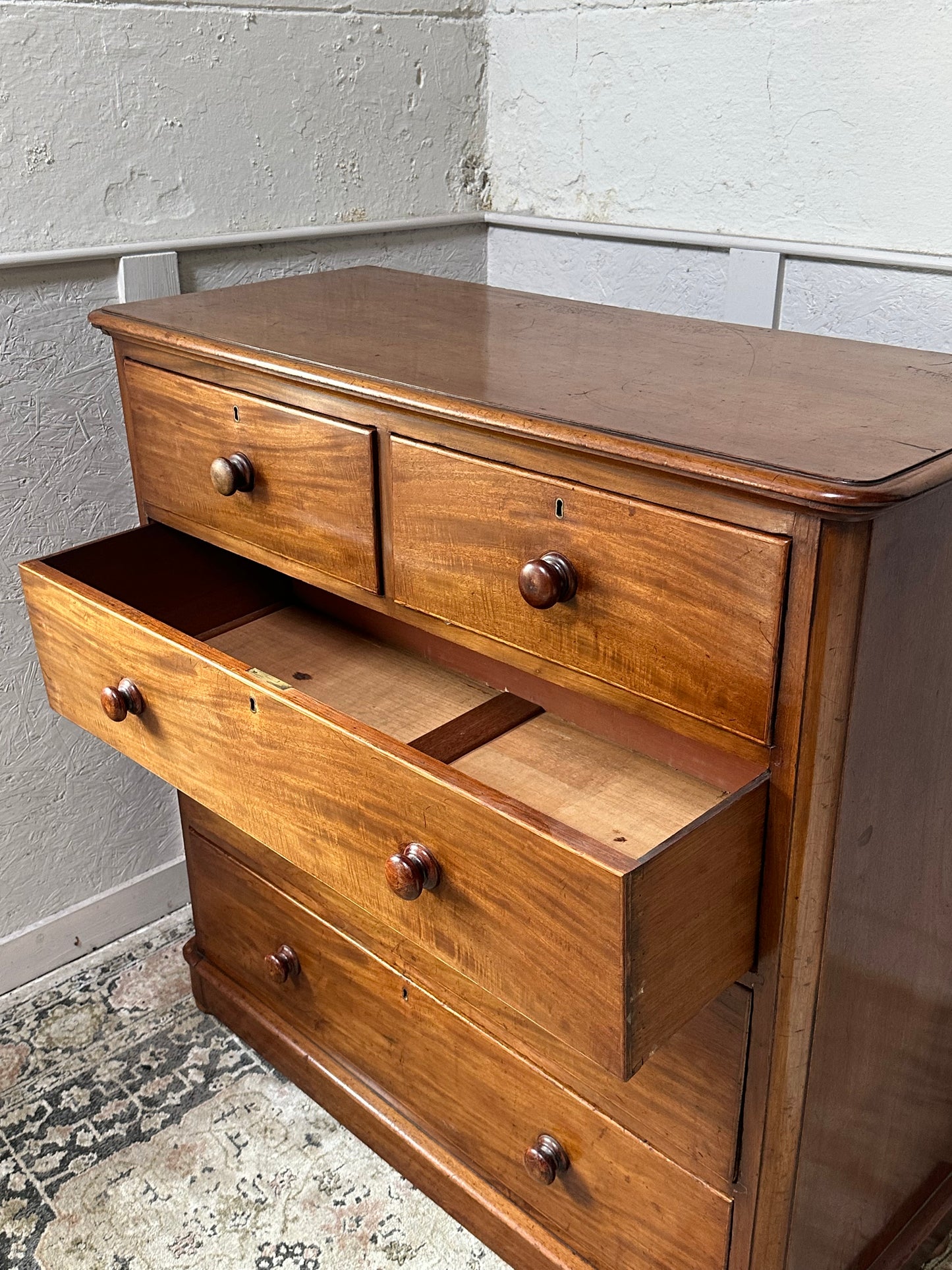 Victorian Chest of Drawers