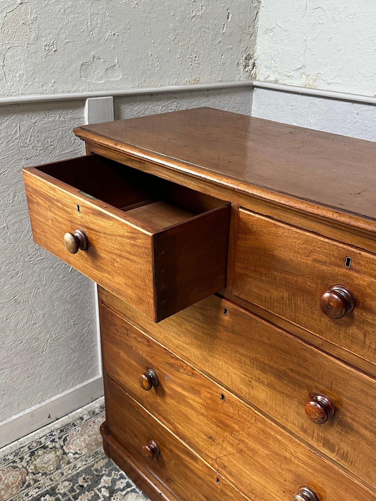 Victorian Chest of Drawers